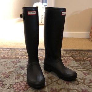 Hunter rainboots and socks